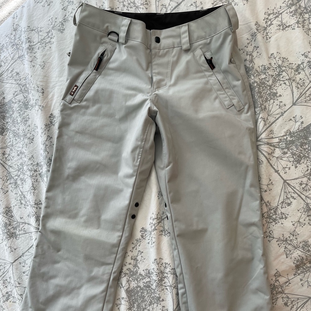 Volcom ski/snowboard pants size S. Light wear, in great condition.